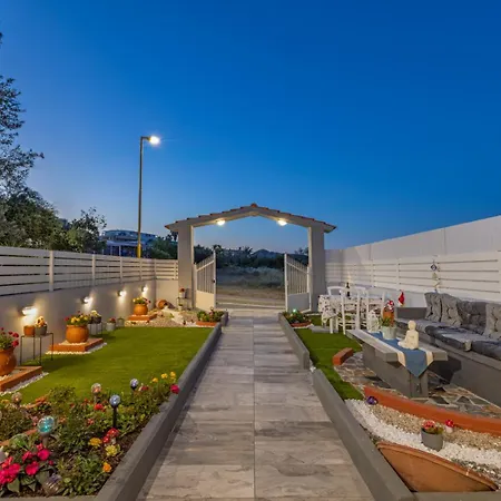 Rania's House Φαληράκι